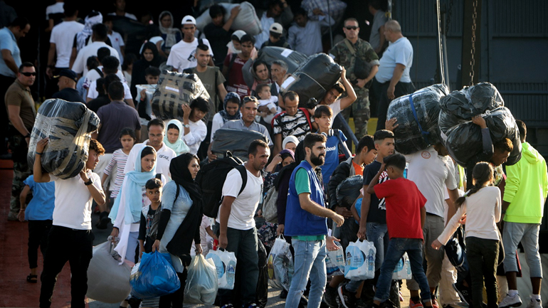 Έκλεισαν τους δρόμους για να μην περάσουν οι πρόσφυγες